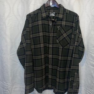 UNDER ARMOUR Button Up Shirt